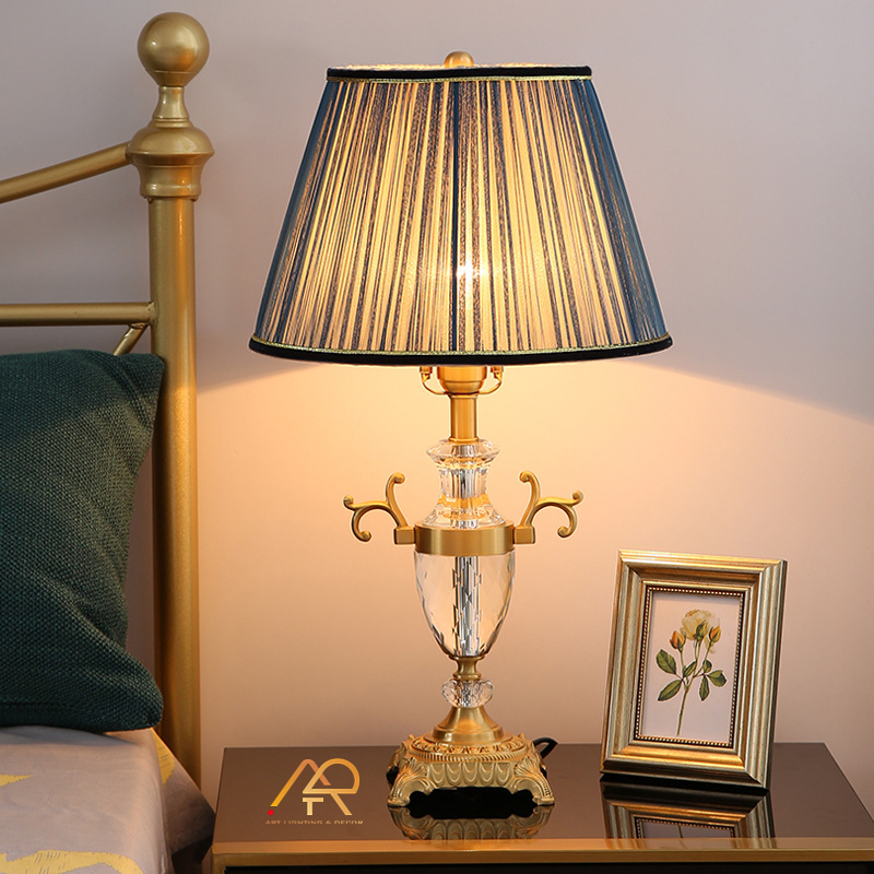 Đèn bàn thân đồng pha lê cao cấp ART-2010